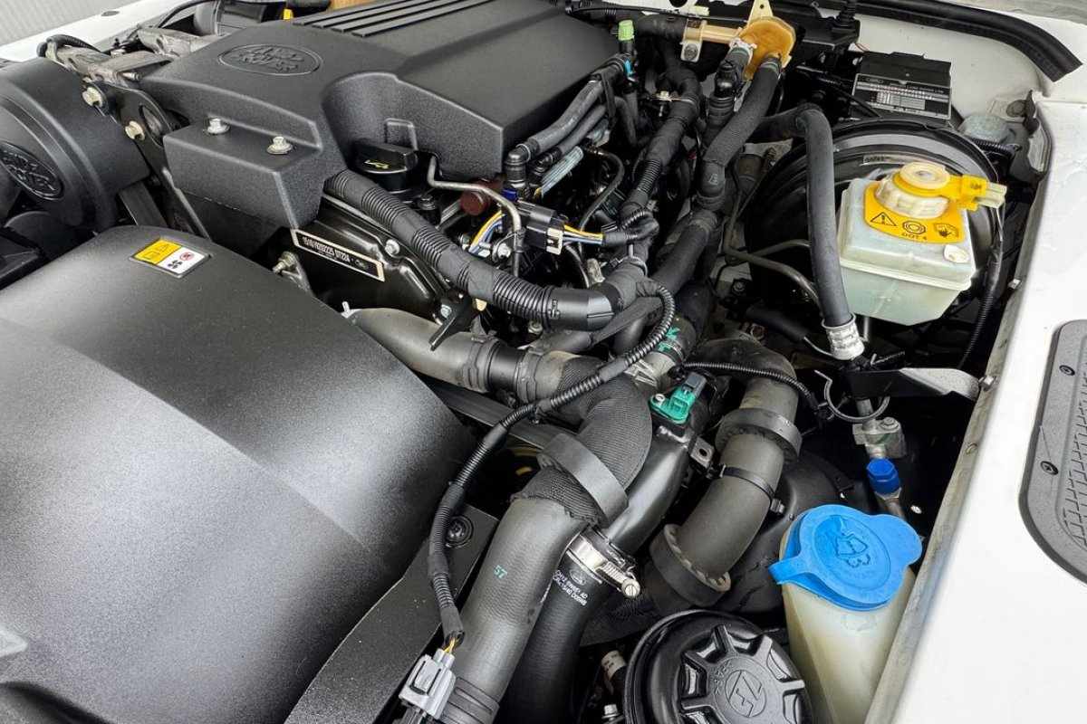 land-rover-defender-2015-diesel-2198cc