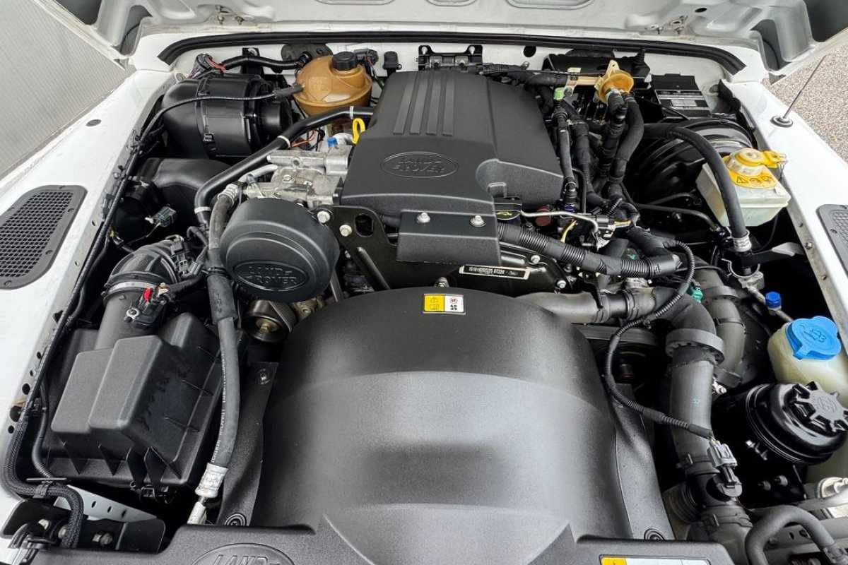 land-rover-defender-2015-diesel-2198cc