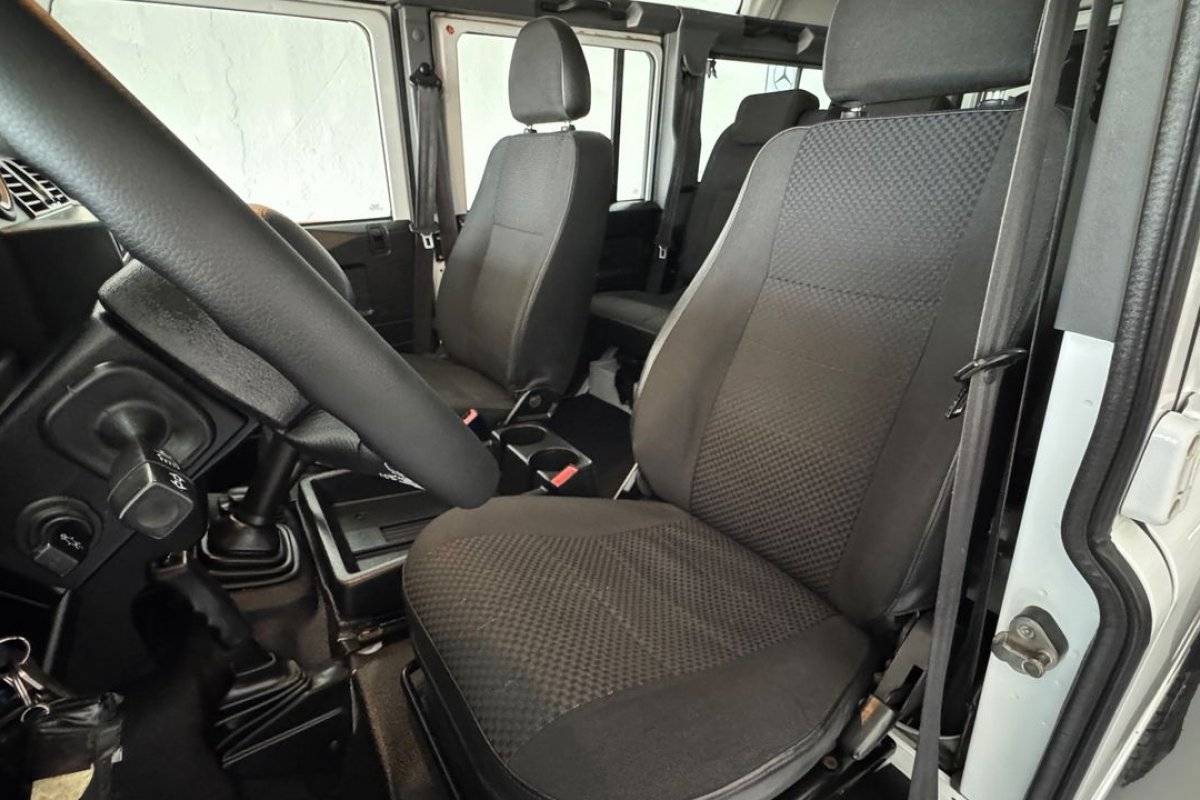 land-rover-defender-2015-diesel-2198cc