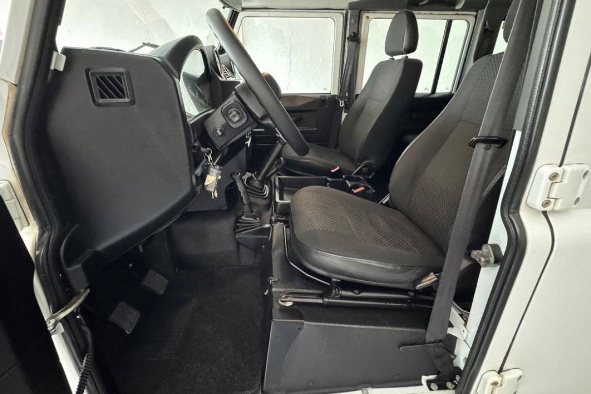 land-rover-defender-2015-diesel-2198cc