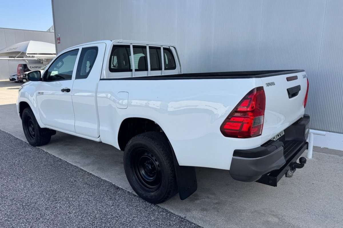 toyota-hilux-2023-diesel-2393cc