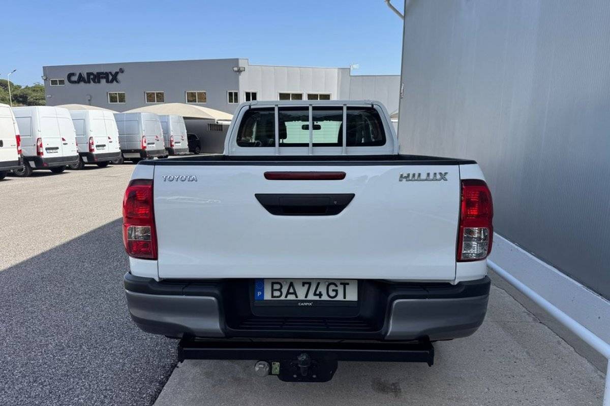 toyota-hilux-2023-diesel-2393cc
