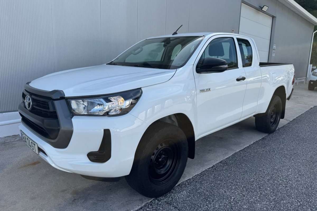 toyota-hilux-2023-diesel-2393cc