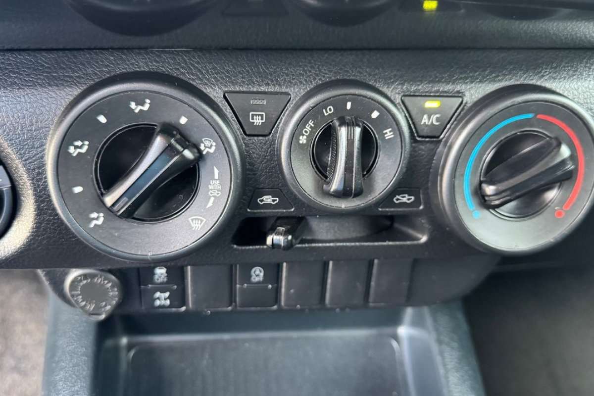 toyota-hilux-2023-diesel-2393cc