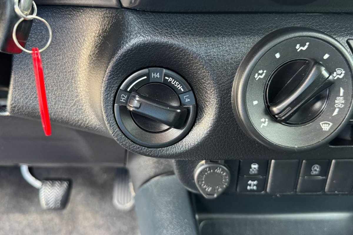 toyota-hilux-2023-diesel-2393cc