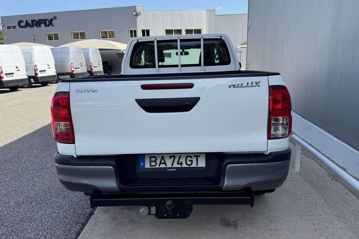 toyota-hilux-2023-diesel-2393cc