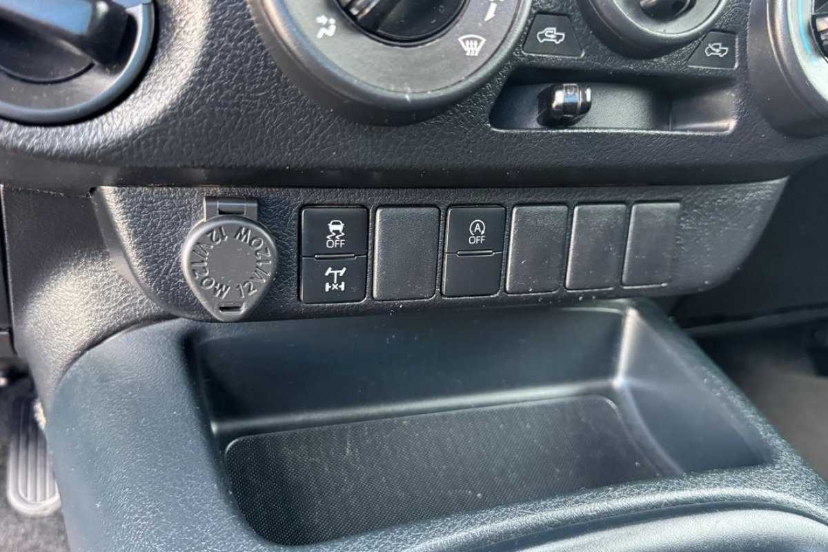 toyota-hilux-2023-diesel-2393cc