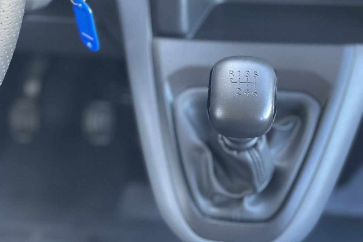 peugeot-traveller-2018-diesel-1560cc