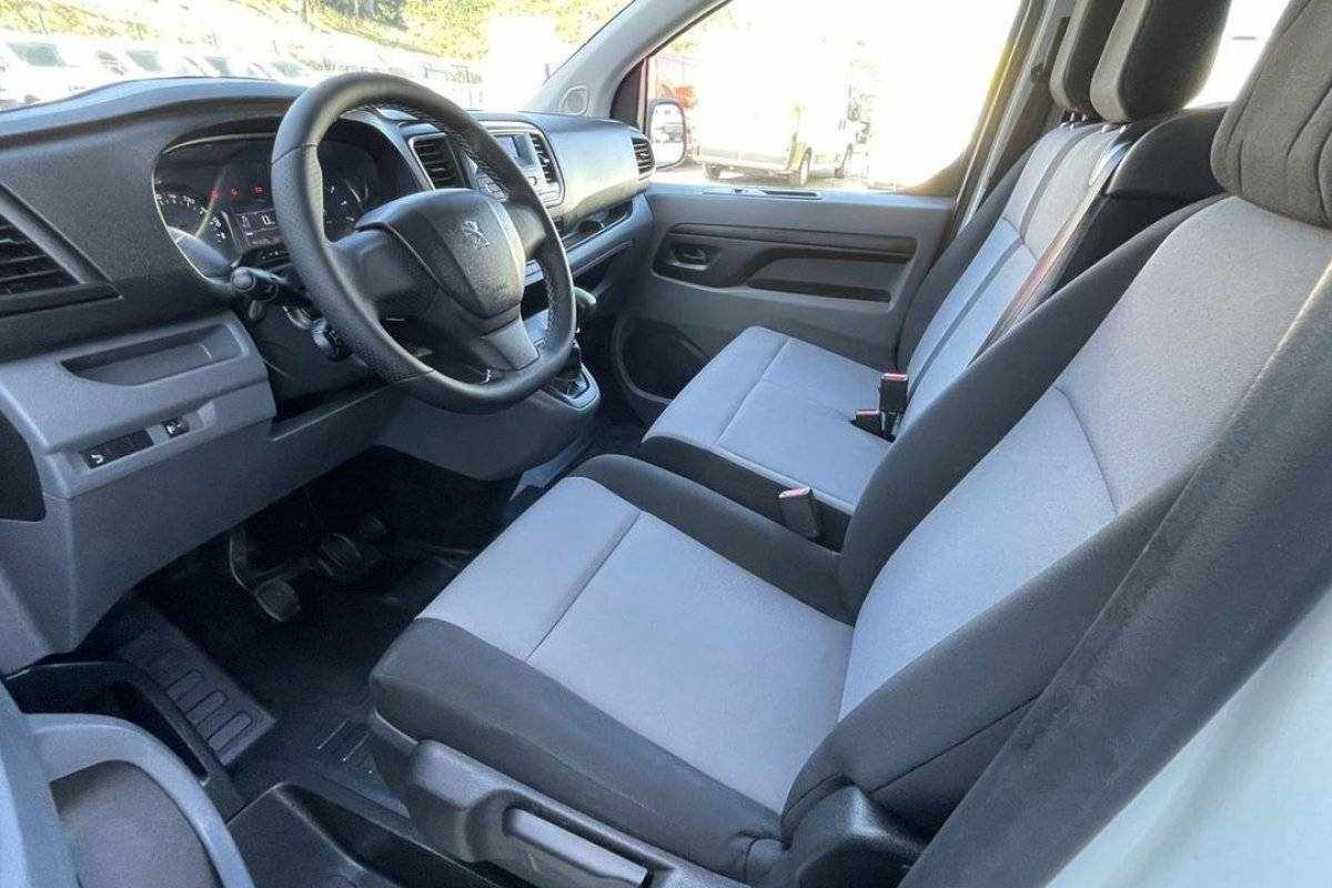 peugeot-traveller-2018-diesel-1560cc
