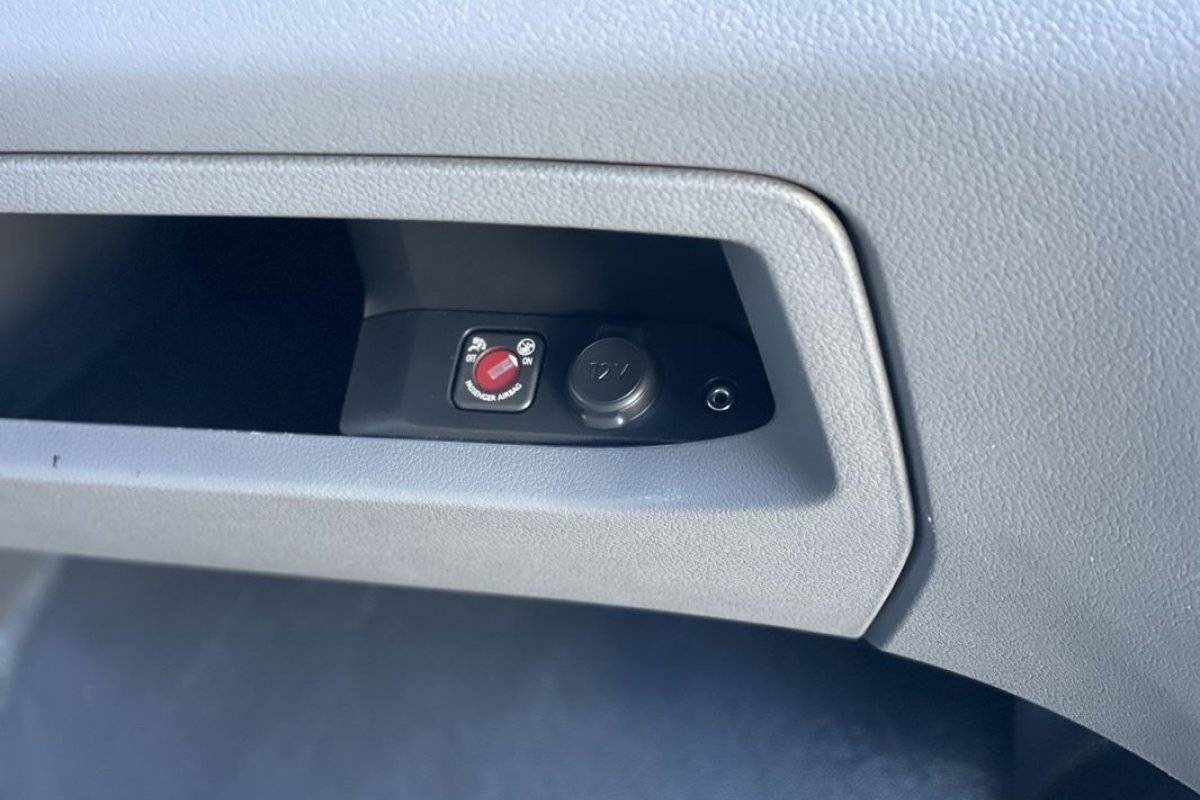 peugeot-traveller-2018-diesel-1560cc