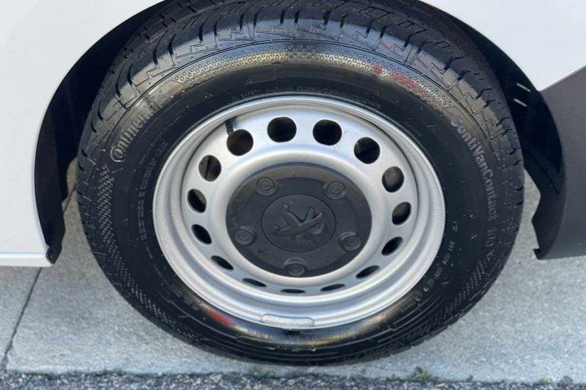 peugeot-traveller-2018-diesel-1560cc