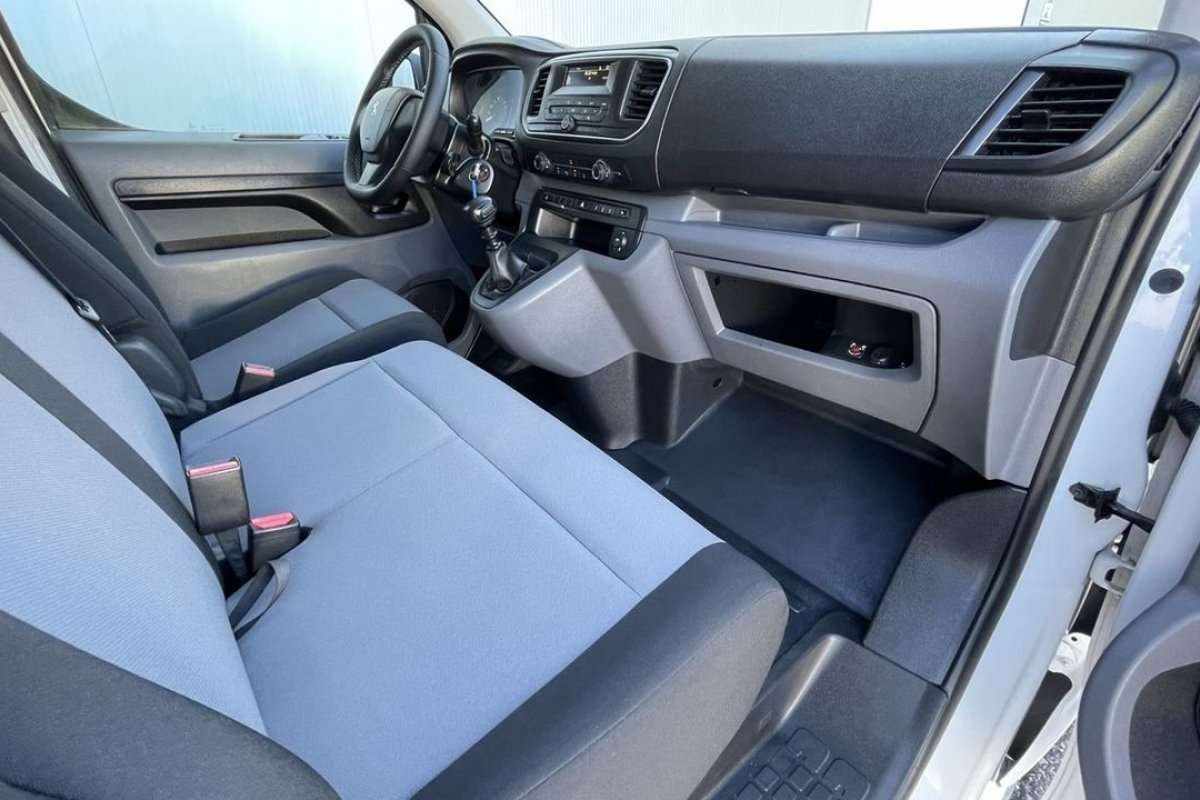 peugeot-traveller-2018-diesel-1560cc