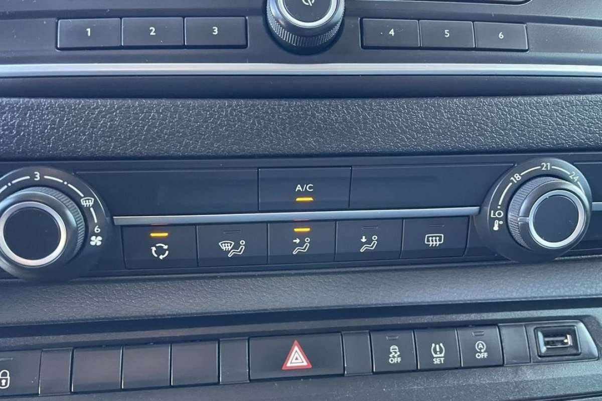 peugeot-traveller-2018-diesel-1560cc