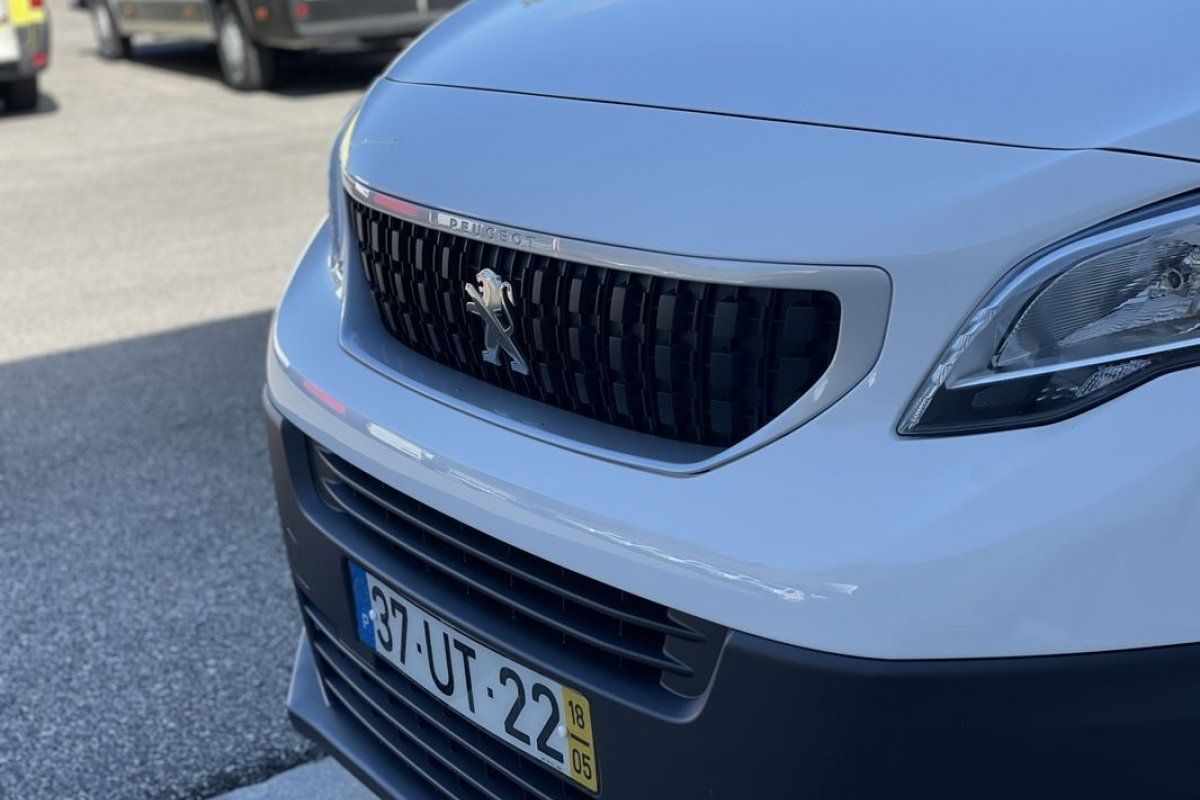 peugeot-traveller-2018-diesel-1560cc