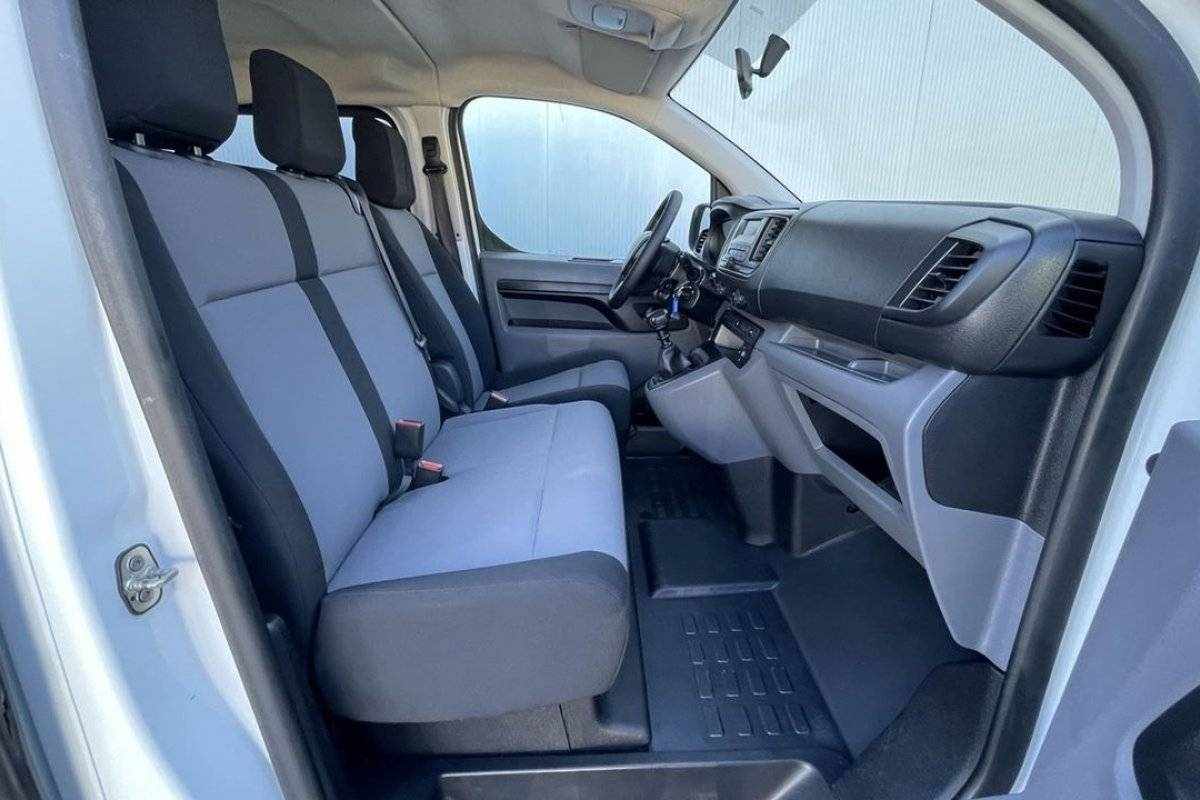 peugeot-traveller-2018-diesel-1560cc
