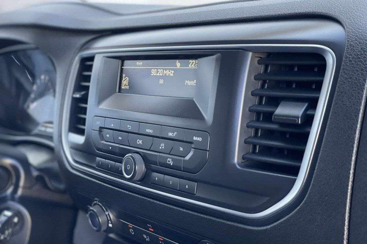 peugeot-traveller-2018-diesel-1560cc