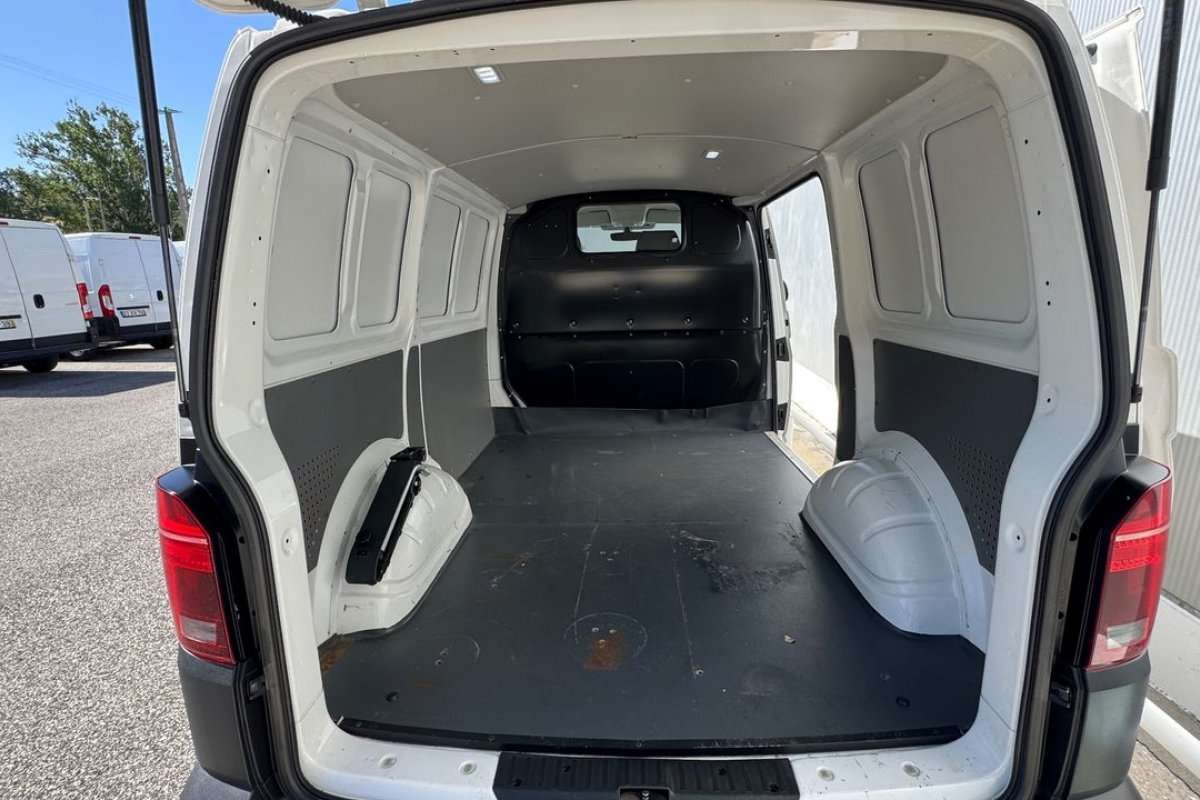 volkswagen-transporter-2023-diesel-1968cc