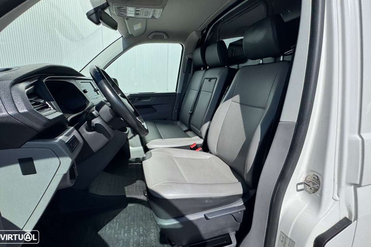 volkswagen-transporter-2023-diesel-1968cc