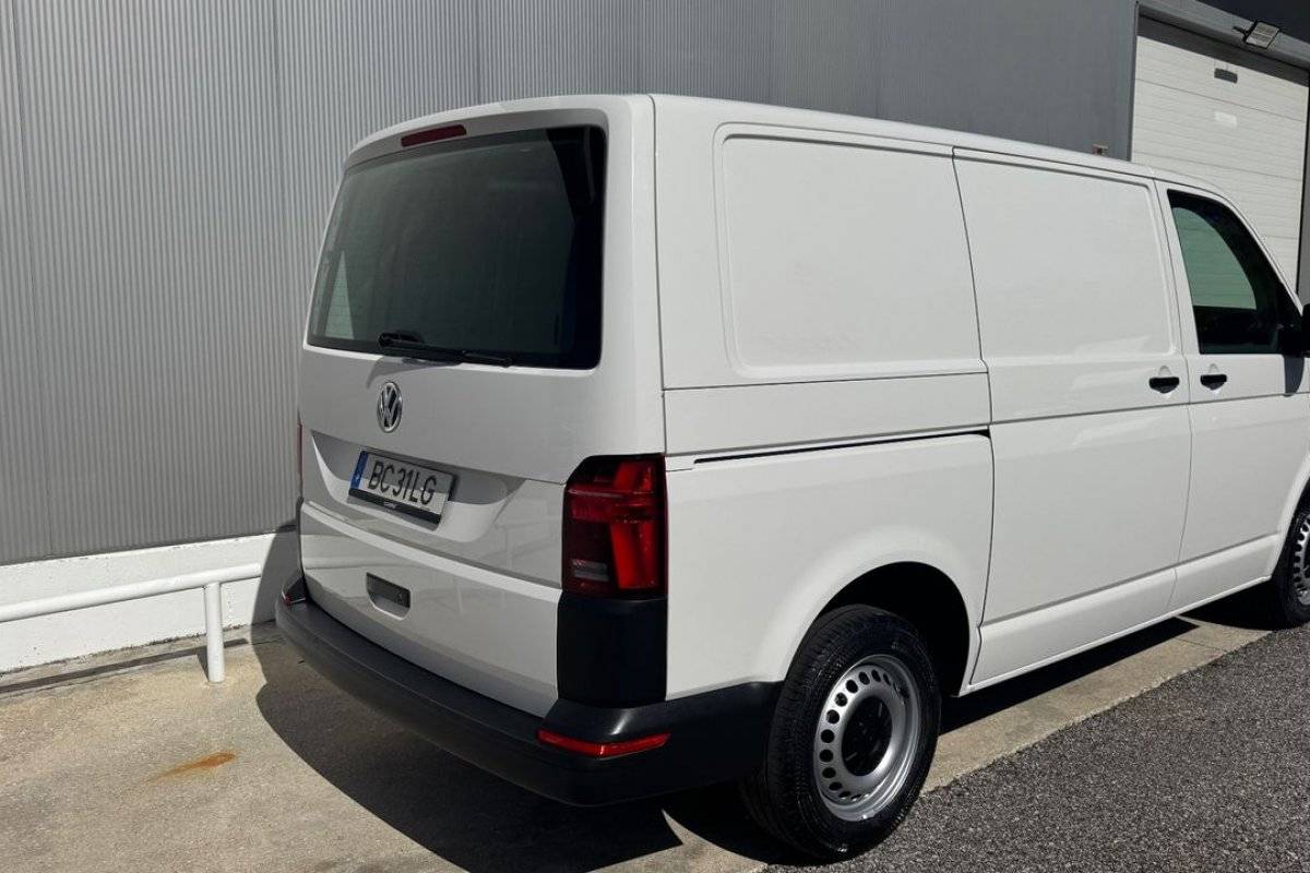 volkswagen-transporter-2023-diesel-1968cc