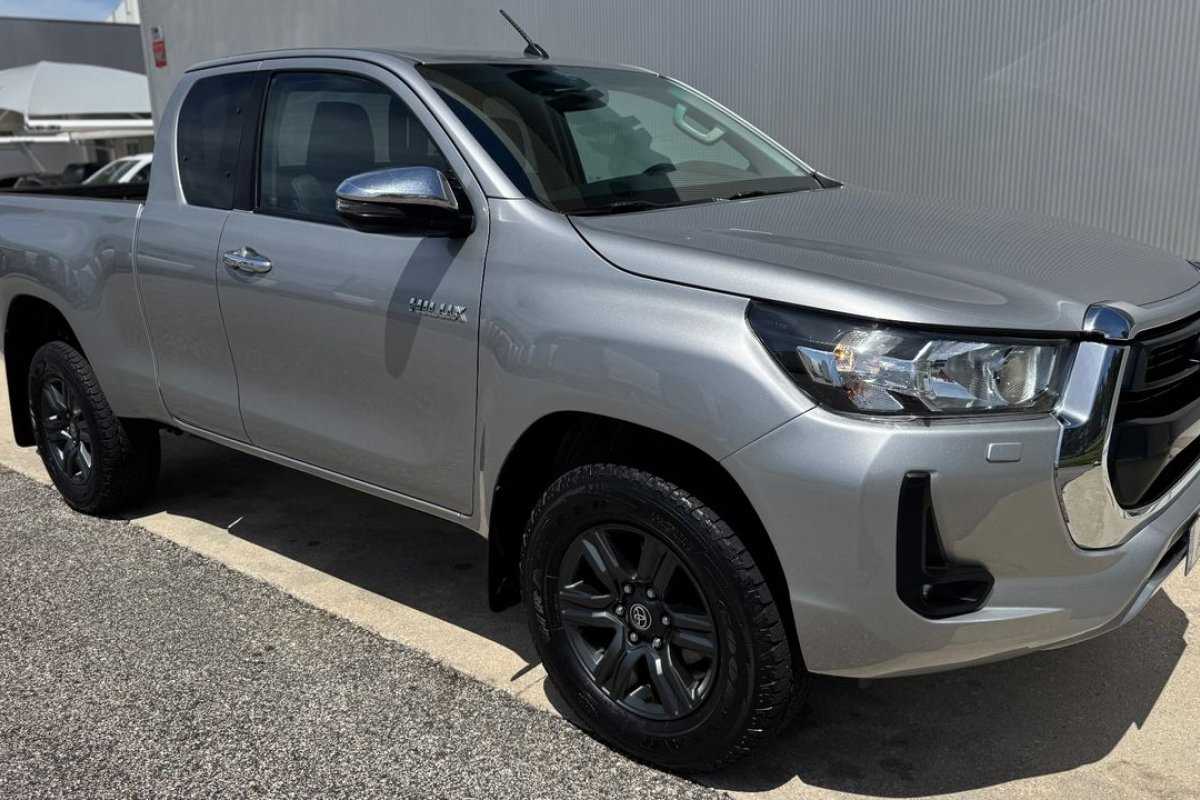 toyota-hilux-2021-diesel-2393cc