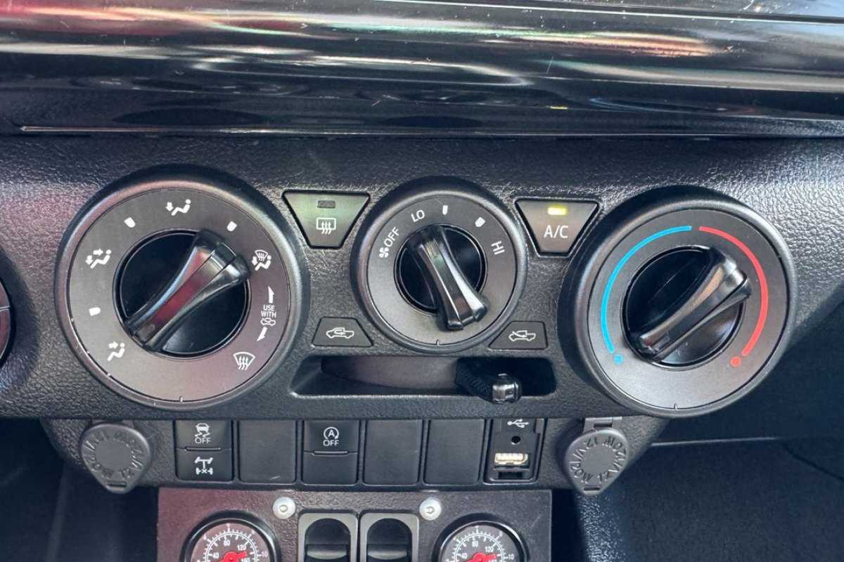 toyota-hilux-2021-diesel-2393cc