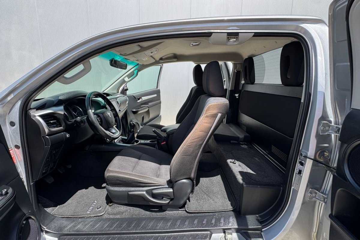 toyota-hilux-2021-diesel-2393cc