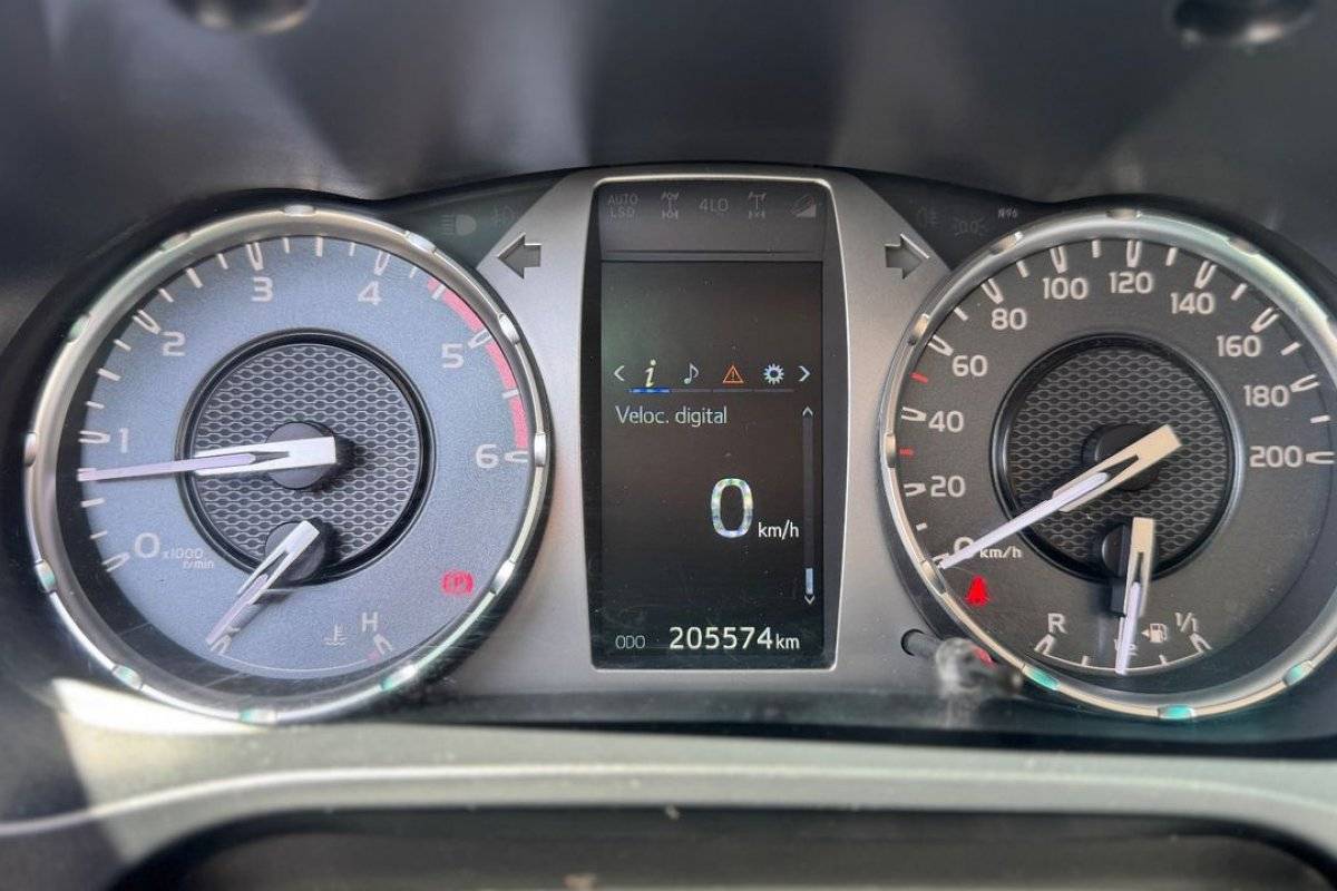 toyota-hilux-2021-diesel-2393cc