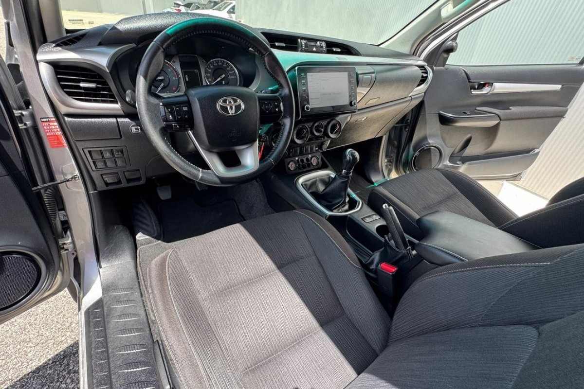 toyota-hilux-2021-diesel-2393cc