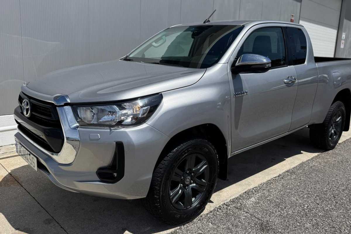 toyota-hilux-2021-diesel-2393cc