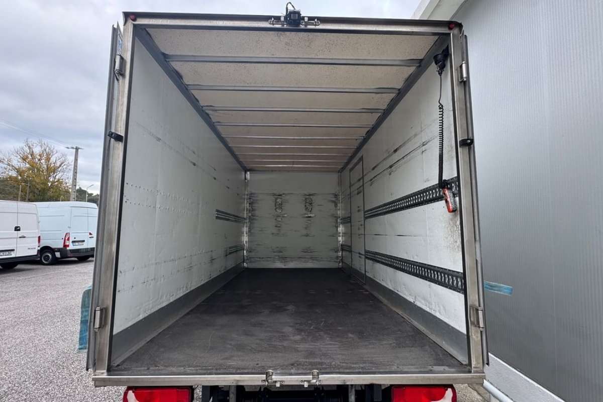 mercedes-benz-sprinter-2023-diesel-1950cc