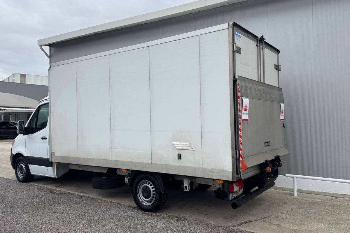 mercedes-benz-sprinter-2023-diesel-1950cc