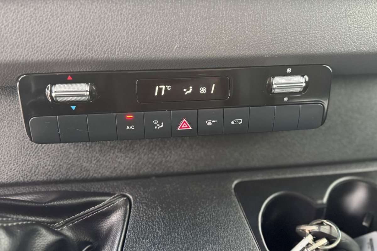 mercedes-benz-sprinter-2023-diesel-1950cc