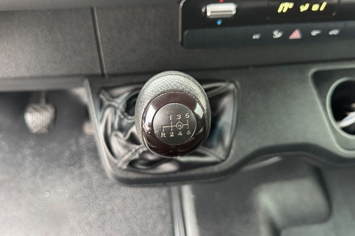 mercedes-benz-sprinter-2023-diesel-1950cc
