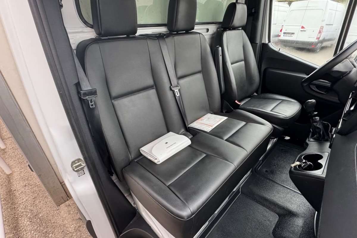 mercedes-benz-sprinter-2023-diesel-1950cc