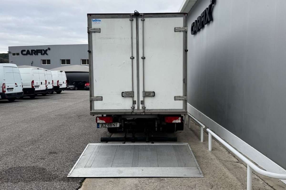 mercedes-benz-sprinter-2023-diesel-1950cc