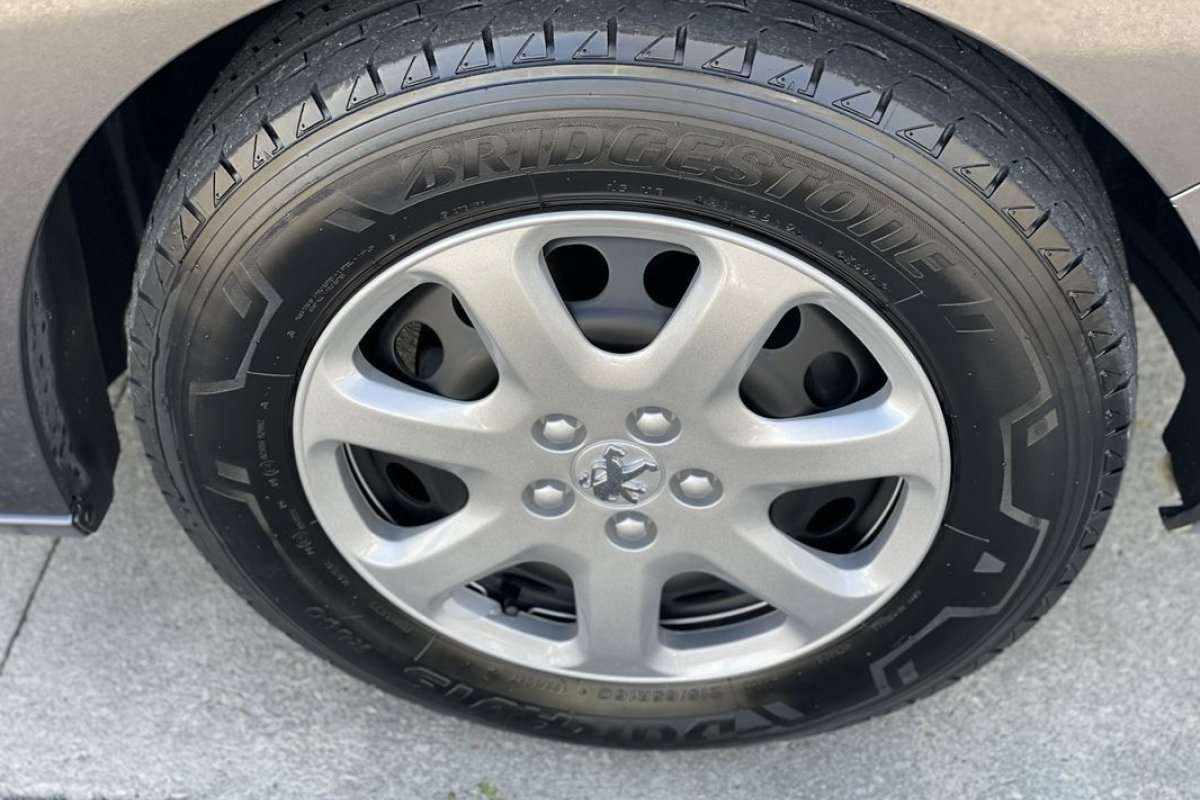 peugeot-traveller-2019-diesel-1499cc