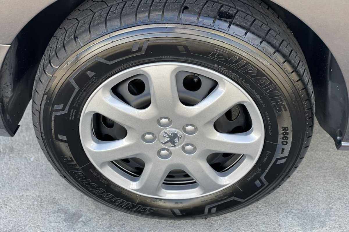 peugeot-traveller-2019-diesel-1499cc
