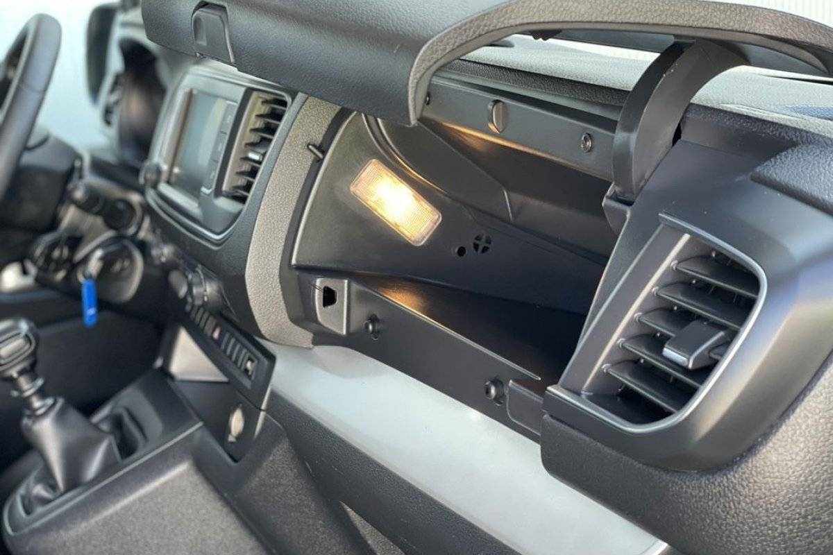 peugeot-traveller-2019-diesel-1499cc