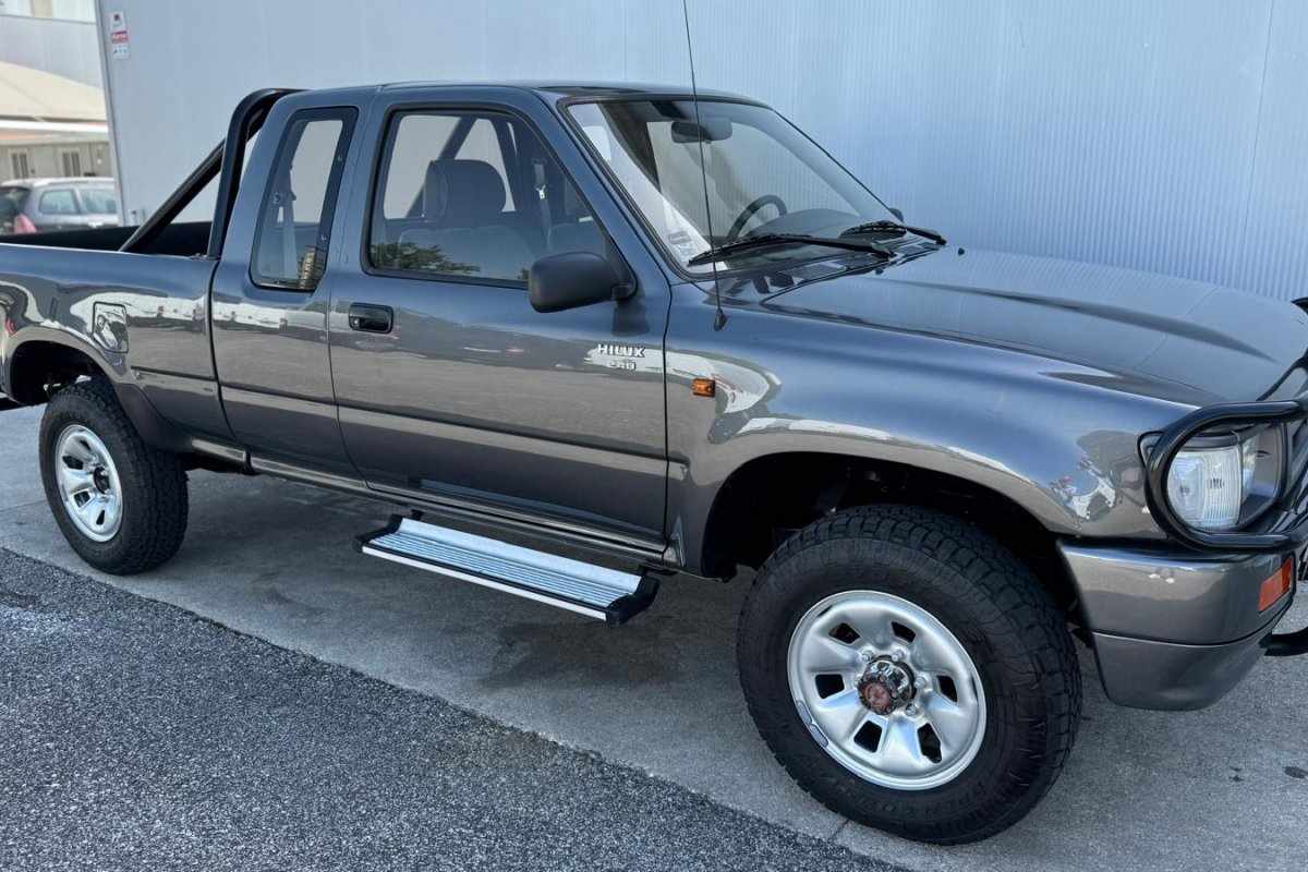 toyota-hilux-1994-diesel-2446cc