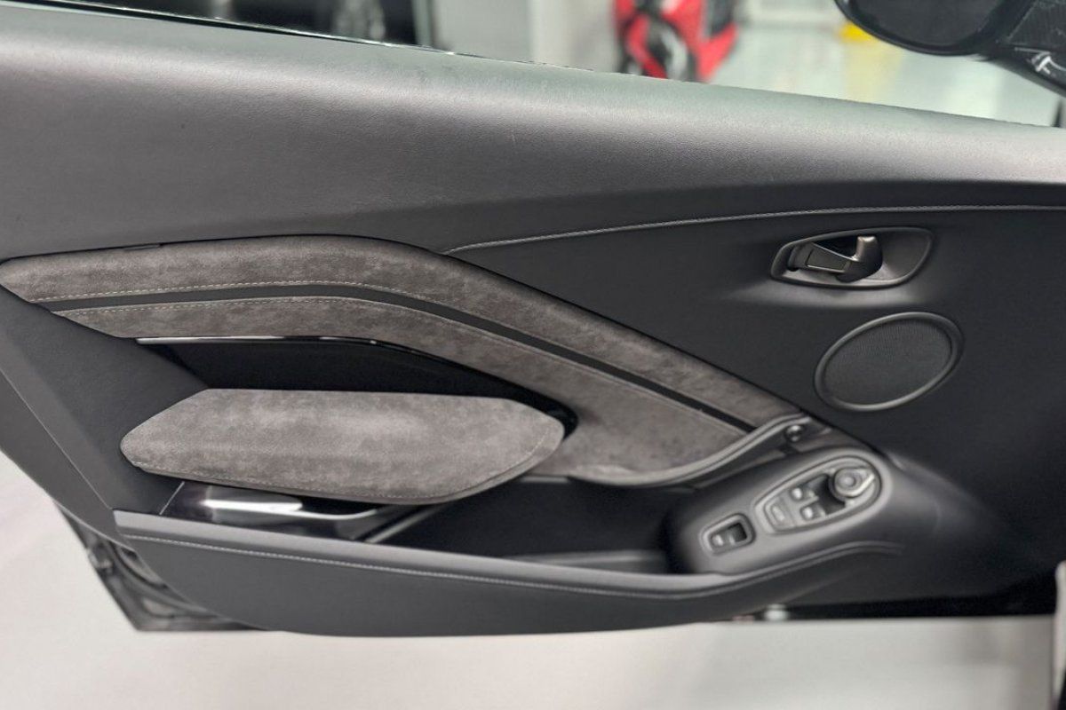 aston-martin-vantage-roadster-2022-gasolina-3982cc