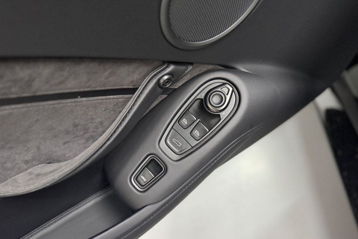 aston-martin-vantage-roadster-2022-gasolina-3982cc