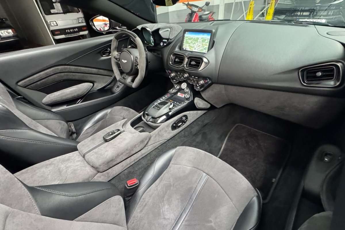 aston-martin-vantage-roadster-2022-gasolina-3982cc