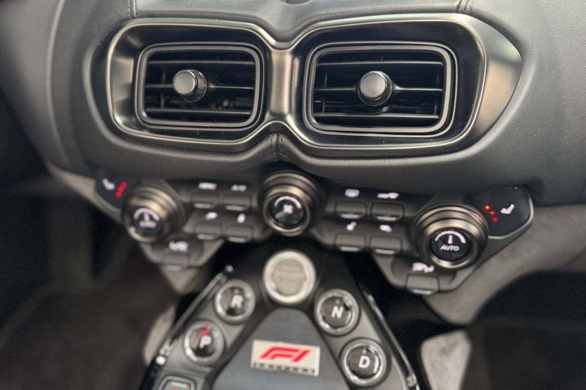 aston-martin-vantage-roadster-2022-gasolina-3982cc