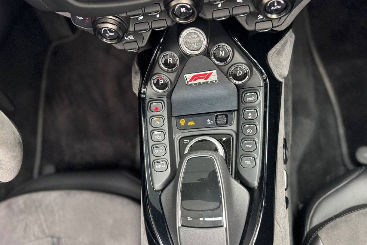 aston-martin-vantage-roadster-2022-gasolina-3982cc