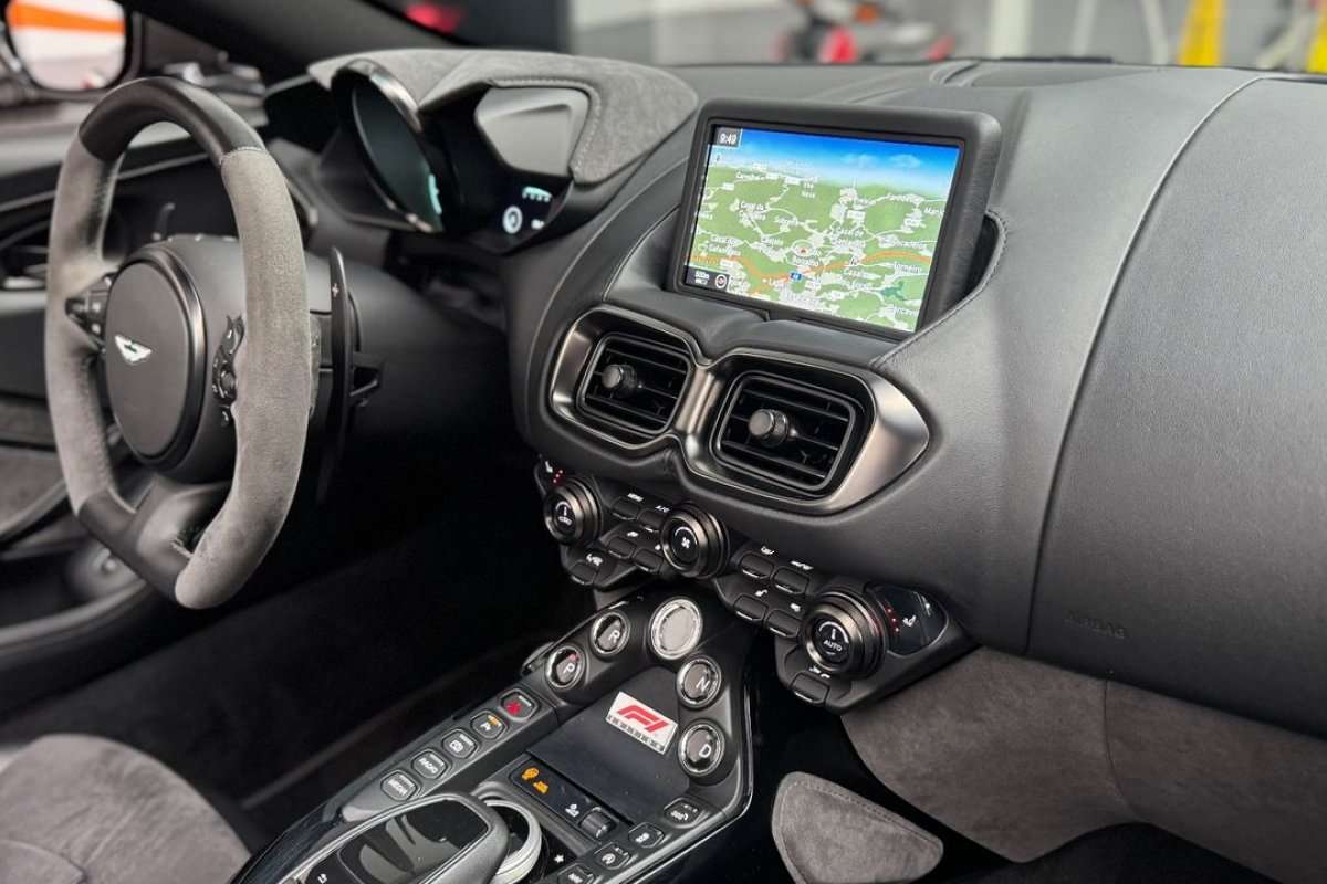 aston-martin-vantage-roadster-2022-gasolina-3982cc
