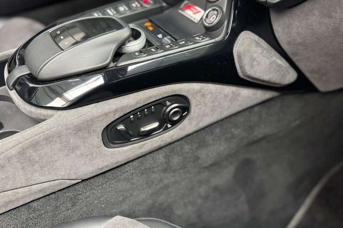 aston-martin-vantage-roadster-2022-gasolina-3982cc
