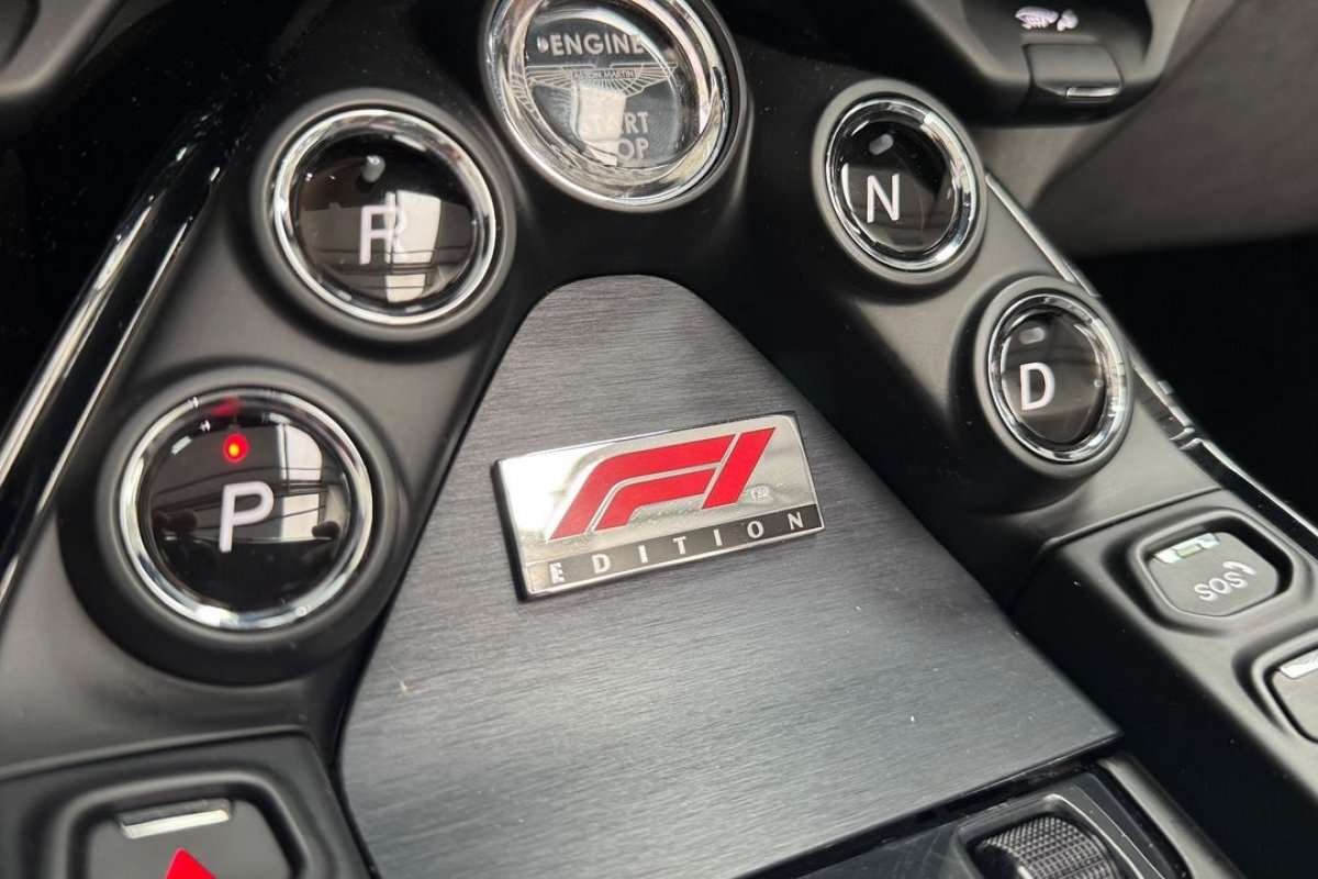 aston-martin-vantage-roadster-2022-gasolina-3982cc
