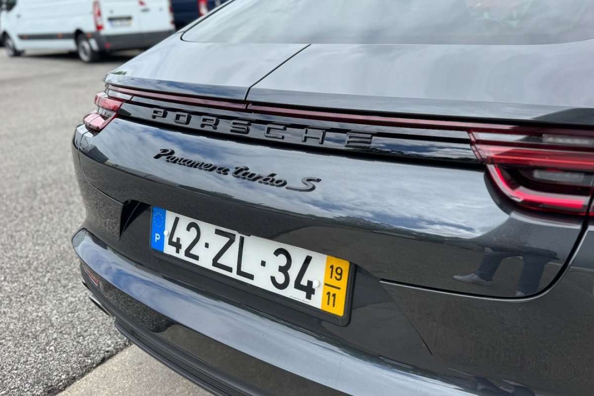 porsche-panamera-2019-hibrido-a-gasolina-3996cc