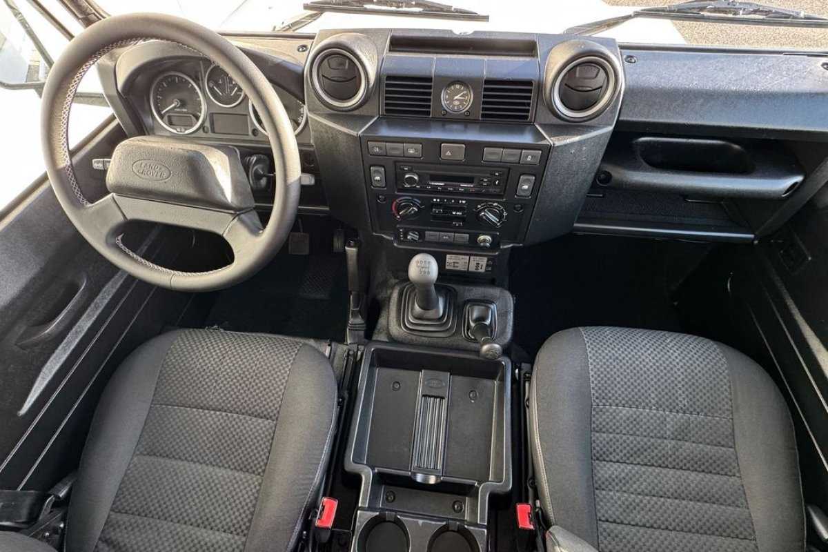 land-rover-defender-2015-diesel-2198cc