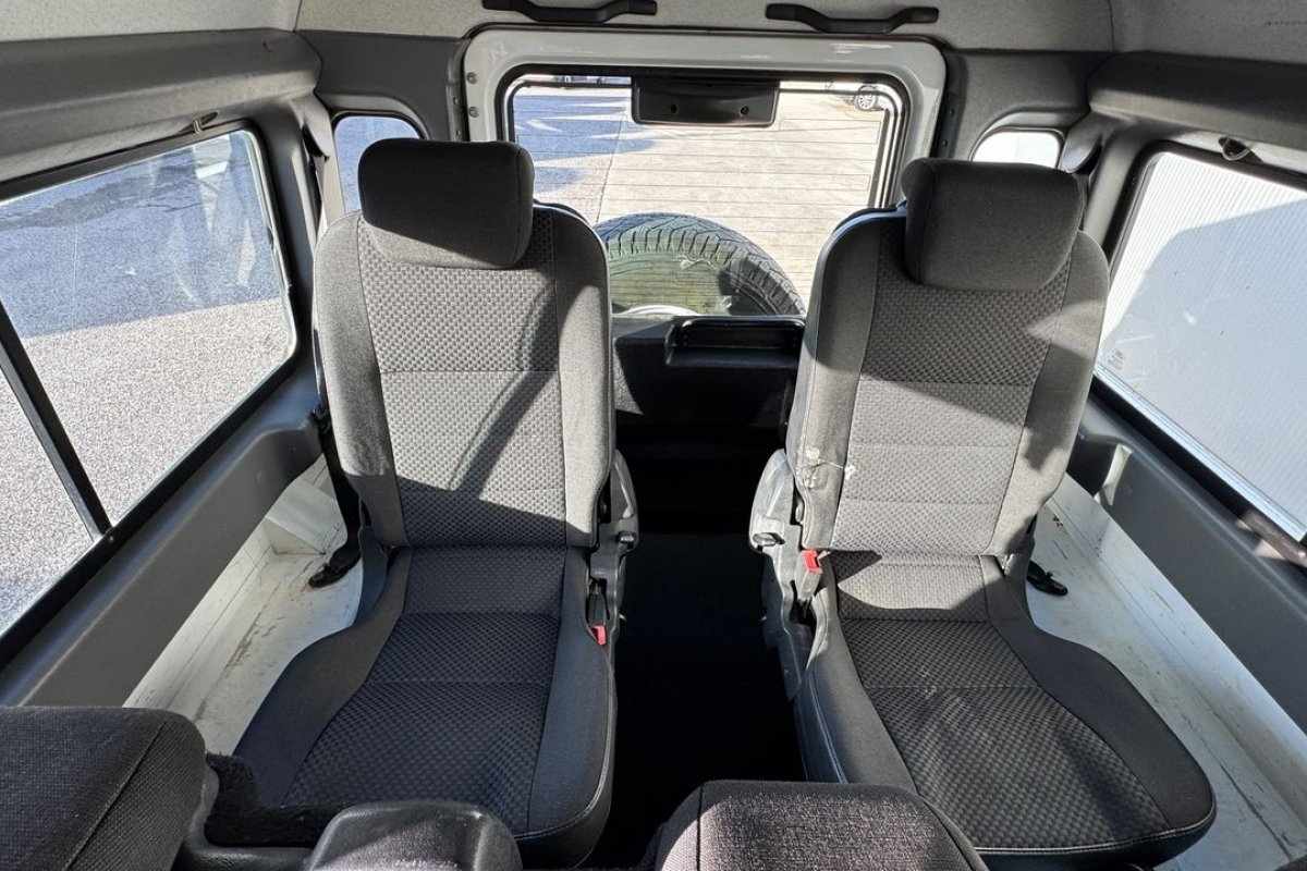 land-rover-defender-2015-diesel-2198cc